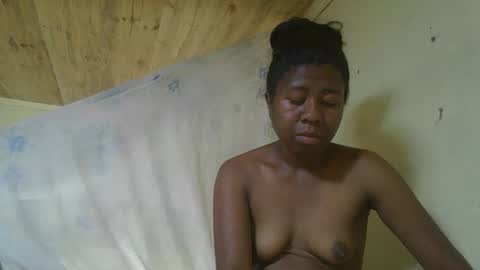 Snapshot of sitraka93 chatting on 12, 10, 2025 Sitraka online show from 12, 10, 2025