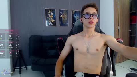 Snapshot of skinny_bigcock20 chatting on 14, 5, 2026 skinny_bigcock20 online show from 14, 5, 2026