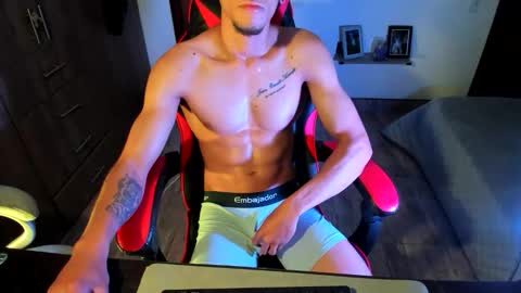 Snapshot of skinny_boy_hot chatting on 13, 4, 2026 skinny online show from 13, 4, 2026