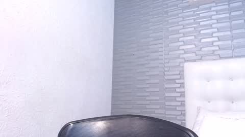 skinny_hottie18 online show from 14, 12, 2024