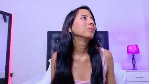 skinny_hottie18 online show from 16, 10, 2025