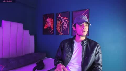 Snapshot of skinny_mac_ chatting on 18, 5, 2026 Mac online show from 18, 5, 2026