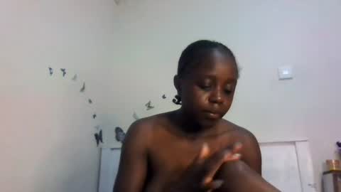 Snapshot of skinny_petite18 chatting on 24, 6, 2026 Munah online show from 24, 6, 2026