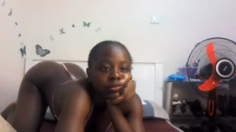 Snapshot of skinny_petite18 chatting on 1, 7, 2026 Munah online show from 1, 7, 2026