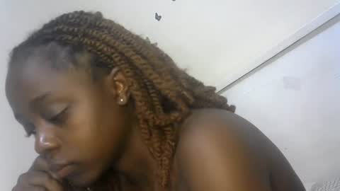 Snapshot of skinny_petite18 chatting on 13, 7, 2026 Munah online show from 13, 7, 2026