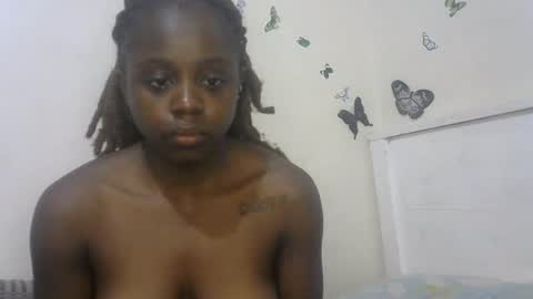 Snapshot of skinny_petite18 chatting on 16, 7, 2026 Munah online show from 16, 7, 2026