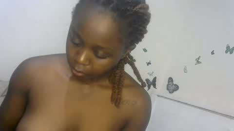 Snapshot of skinny_petite18 chatting on 19, 7, 2026 Munah online show from 19, 7, 2026