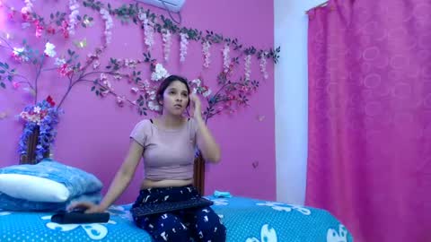 Snapshot of skinnybarbie022 chatting on 21, 4, 2026 barbi online show from 21, 4, 2026