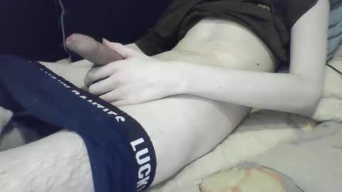 Snapshot of skinnycuteman chatting on 30, 5, 2026 skinnycuteb0y online show from 30, 5, 2026