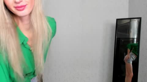 Skinnyladyy online show from 1, 2, 2025