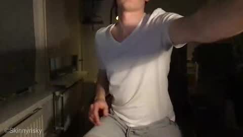 Snapshot of skinnyrisky chatting on 16, 11, 2025 skinnyrisky online show from 16, 11, 2025