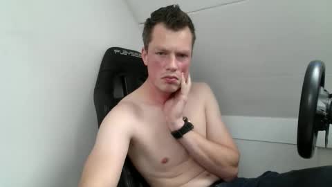 Snapshot of skippyhihi chatting on 7, 10, 2025 skippyhihi online show from 7, 10, 2025