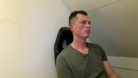 Snapshot of skippyhihi chatting on 15, 10, 2025 skippyhihi online show from 15, 10, 2025