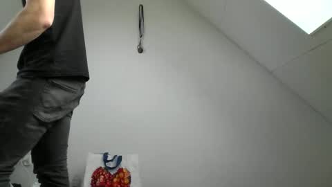 Snapshot of skippyhihi chatting on 18, 10, 2025 skippyhihi online show from 18, 10, 2025