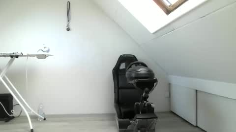 Snapshot of skippyhihi chatting on 28, 10, 2025 skippyhihi online show from 28, 10, 2025