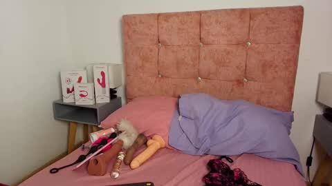 skye moore online show from 14, 10, 2025