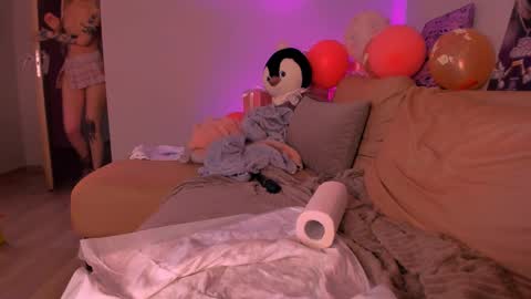    online show from 26, 2, 2025