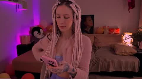    online show from 28, 2, 2025