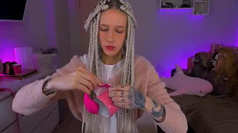    online show from 28, 9, 2025