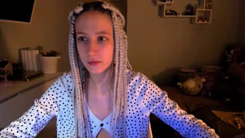    online show from 7, 10, 2025