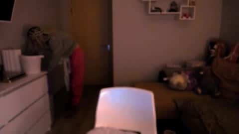    online show from 8, 10, 2025