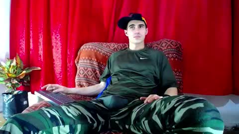 Snapshot of skyler_wild chatting on 19, 12, 2025 Skyler online show from 19, 12, 2025