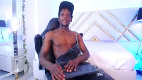 SKYLERBIGXXX online show from 28, 10, 2025