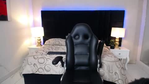 Snapshot of skylerbigxxx chatting on 14, 6, 2026 SKYLERBIGXXX online show from 14, 6, 2026