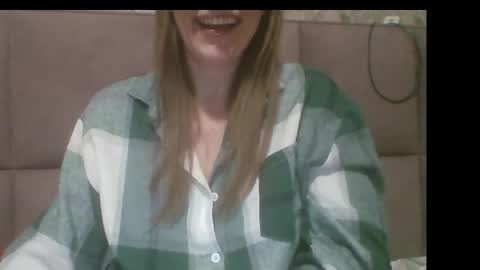 Snapshot of sladkiegubki chatting on 12, 9, 2025 Sladkiegubki online show from 12, 9, 2025