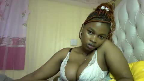 Snapshot of slayslay002 chatting on 10, 12, 2024 Rose online show from 10, 12, 2024