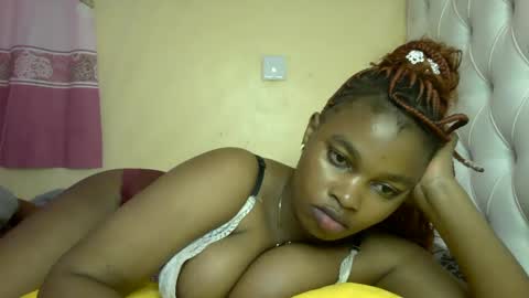 Snapshot of slayslay002 chatting on 12, 12, 2024 Rose online show from 12, 12, 2024