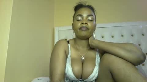 Snapshot of slayslay002 chatting on 4, 3, 2025 Rose online show from 4, 3, 2025