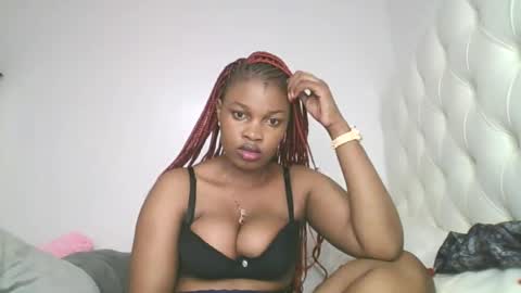 Snapshot of slayslay002 chatting on 5, 11, 2025 Rose online show from 5, 11, 2025