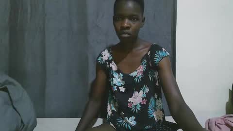 Snapshot of slender_queen chatting on 19, 1, 2026 slender_queen online show from 19, 1, 2026