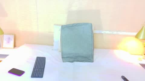 slim_chocobar18 online show from 10, 1, 2026