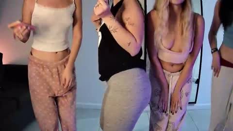 Snapshot of slimbaby69 chatting on 8, 3, 2025 Ivi online show from 8, 3, 2025