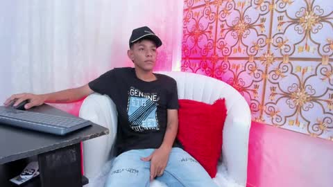 SlimLatino  online show from 5, 4, 2026