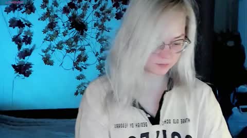 Snapshot of smallimpmeili chatting on 1, 11, 2025 smallimpmeili online show from 1, 11, 2025