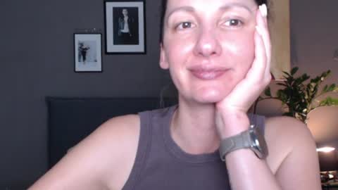 Anna no bbbbybybbabebyy just Anna. And dont call me mom please. online show from 8, 7, 2026