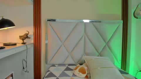 smile__1 online show from 8, 3, 2025