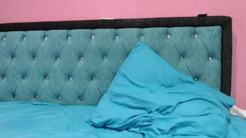 smile_cute_fox online show from 8, 12, 2024