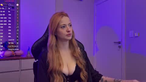 Snapshot of smilee_girl chatting on 7, 7, 2026 Emily Burns online show from 7, 7, 2026