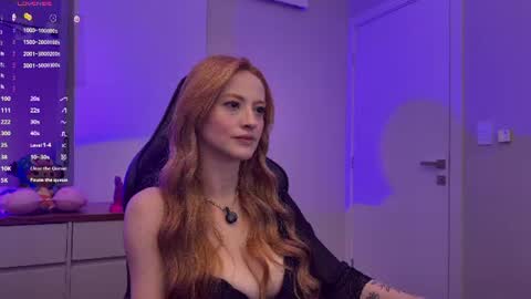 Snapshot of smilee_girl chatting on 28, 7, 2026 Emily Burns online show from 28, 7, 2026