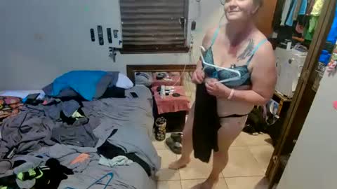 Snapshot of smilefame123 chatting on 4, 2, 2025 Smile Fa Me online show from 4, 2, 2025