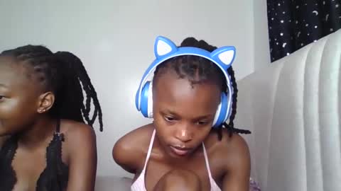 smiley luv1 online show from 19, 12, 2025