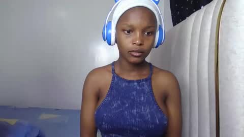 smiley luv1 online show from 8, 3, 2026