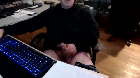 Snapshot of smly chatting on 5, 12, 2025 smly online show from 5, 12, 2025