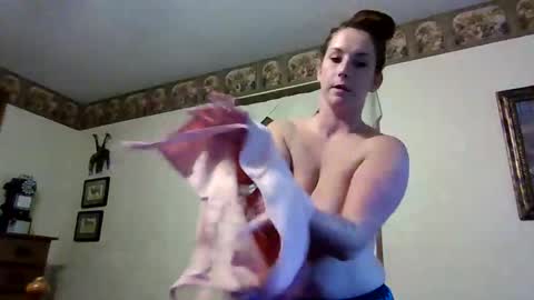 Snapshot of smoothmove1215 chatting on 29, 10, 2025 smoothmove1215 online show from 29, 10, 2025