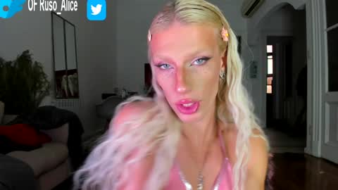 Snapshot of sn0wcat chatting on 8, 2, 2025   online show from 8, 2, 2025