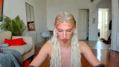 Snapshot of sn0wcat chatting on 9, 2, 2025   online show from 9, 2, 2025